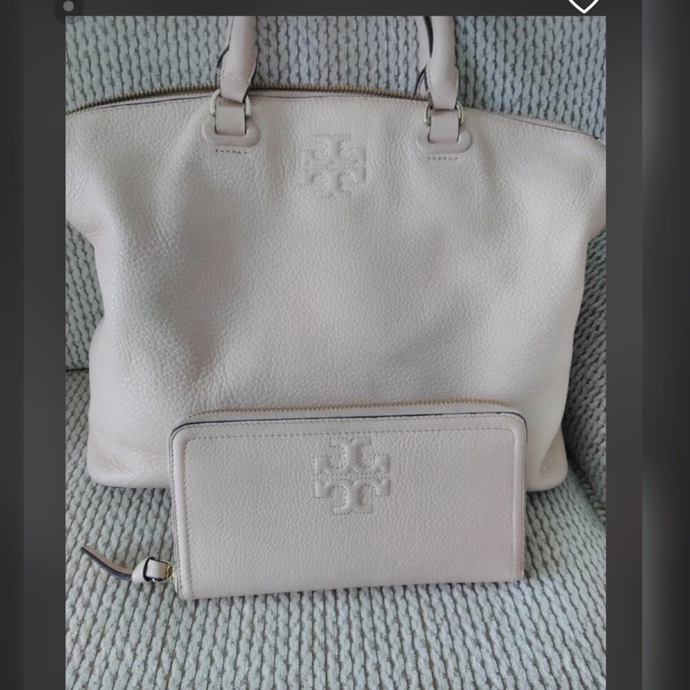 Set of tory burch handbag and wallet